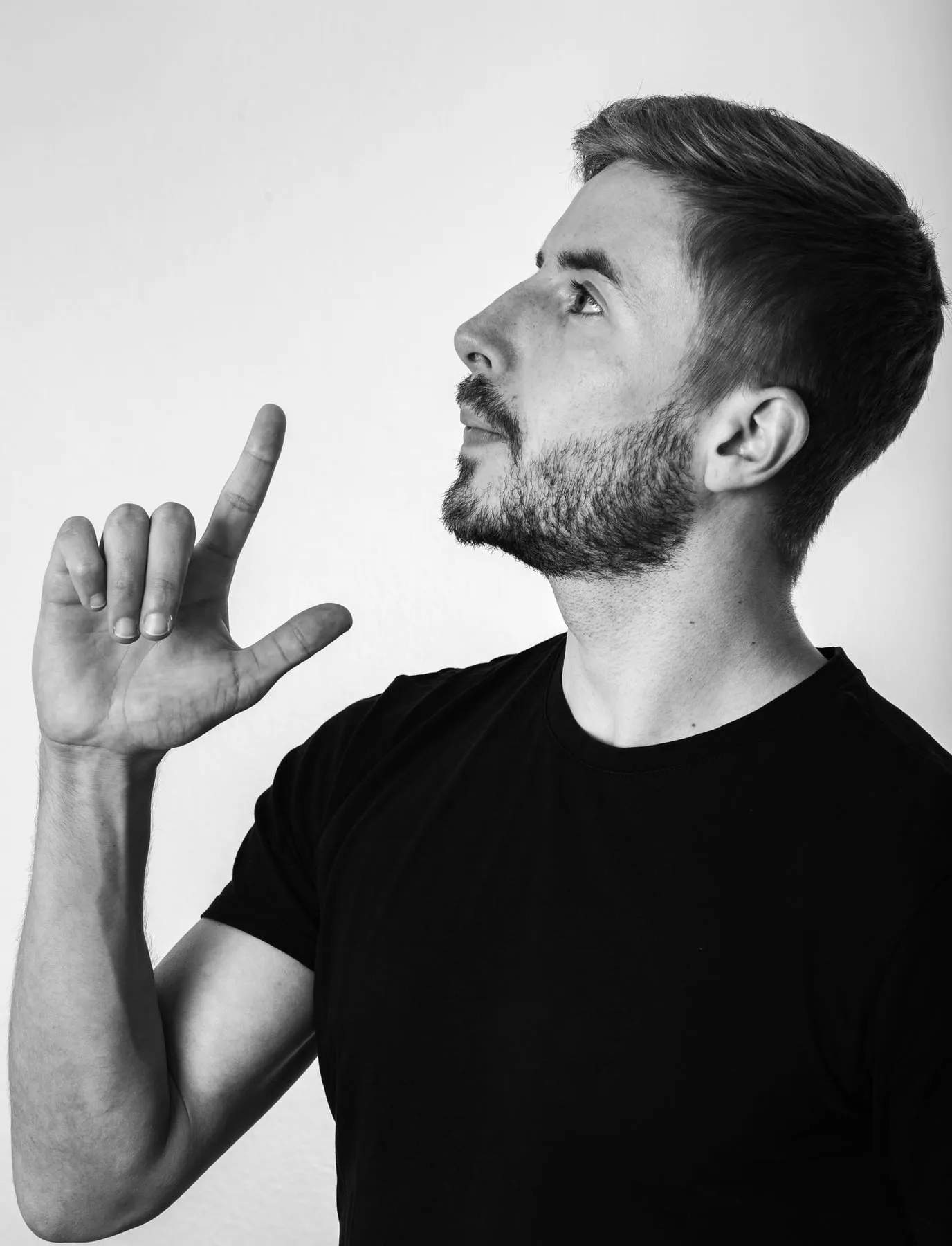 Aleš Prijatelj kaže navzgor